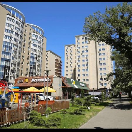 Студия В Стиле Loft В Центре Города อัลมาตี ภายนอก รูปภาพ