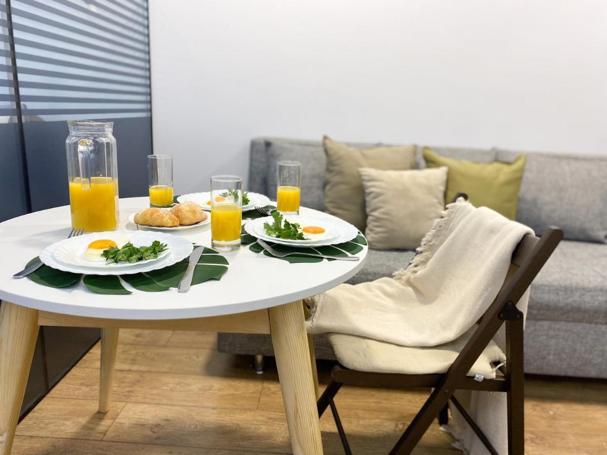 Студия В Стиле Loft В Центре Города อัลมาตี ภายนอก รูปภาพ