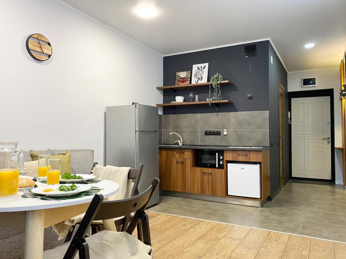 Студия В Стиле Loft В Центре Города อัลมาตี ภายนอก รูปภาพ
