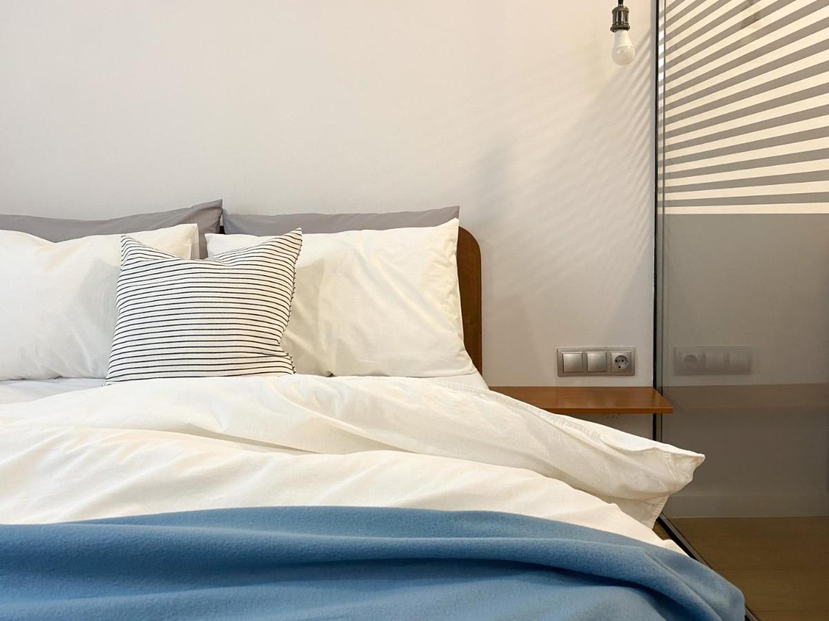 Студия В Стиле Loft В Центре Города อัลมาตี ภายนอก รูปภาพ