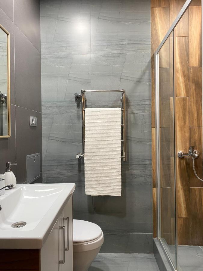 Студия В Стиле Loft В Центре Города อัลมาตี ภายนอก รูปภาพ