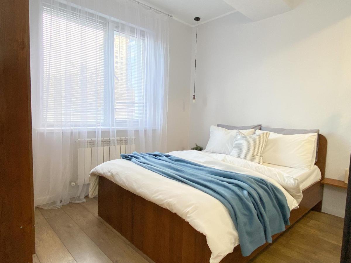 Студия В Стиле Loft В Центре Города อัลมาตี ภายนอก รูปภาพ