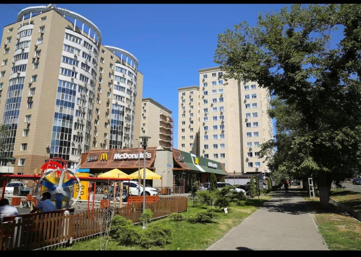 Студия В Стиле Loft В Центре Города อัลมาตี ภายนอก รูปภาพ